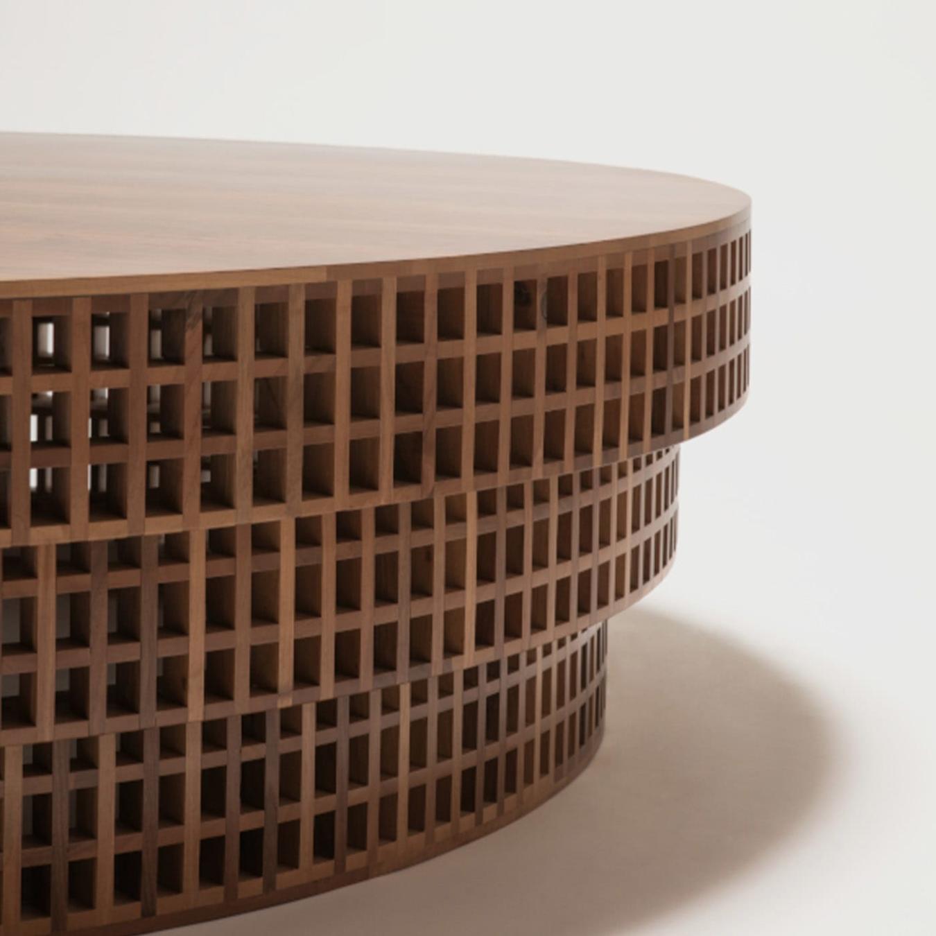 Журнальный столик из итальянского ореха