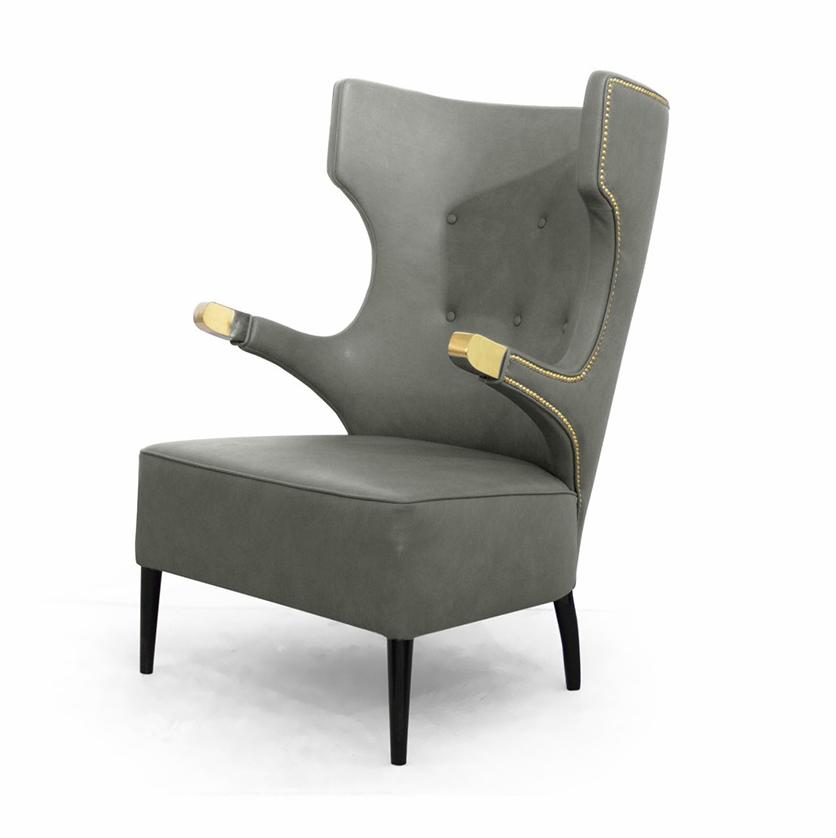 Кресло с высокой спинкой и подлокотниками