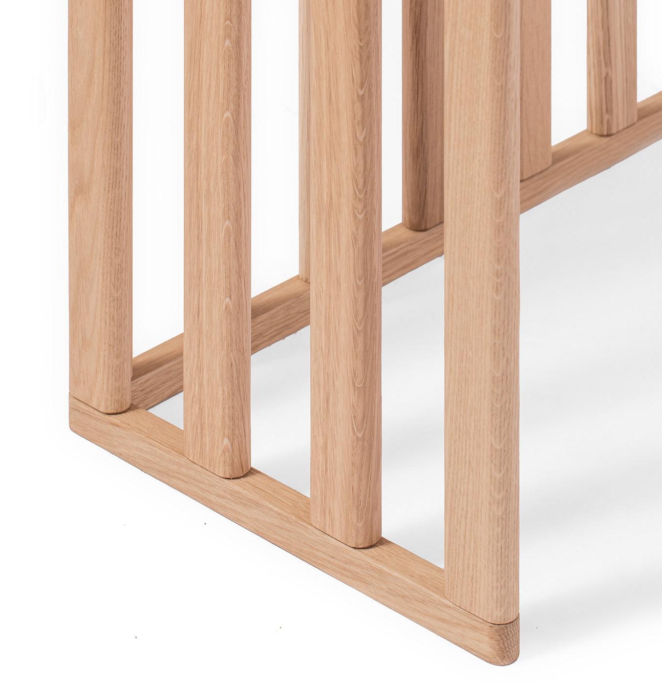 Зеленый четырехъярусный книжный шкаф