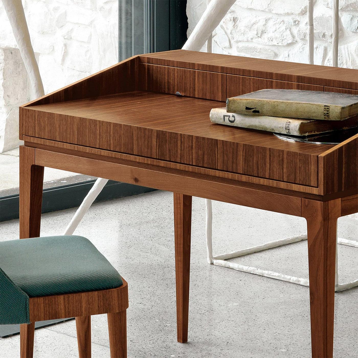 Письменный стол Ideale из натурального дерева