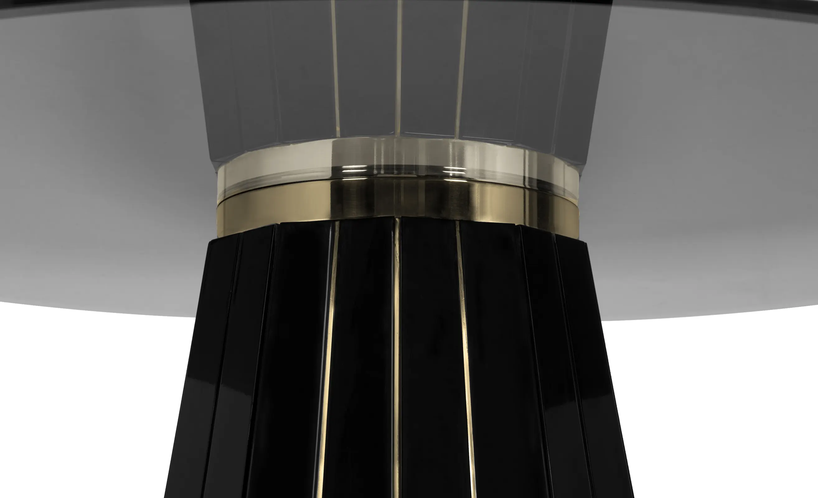 Обеденный стол Radiance