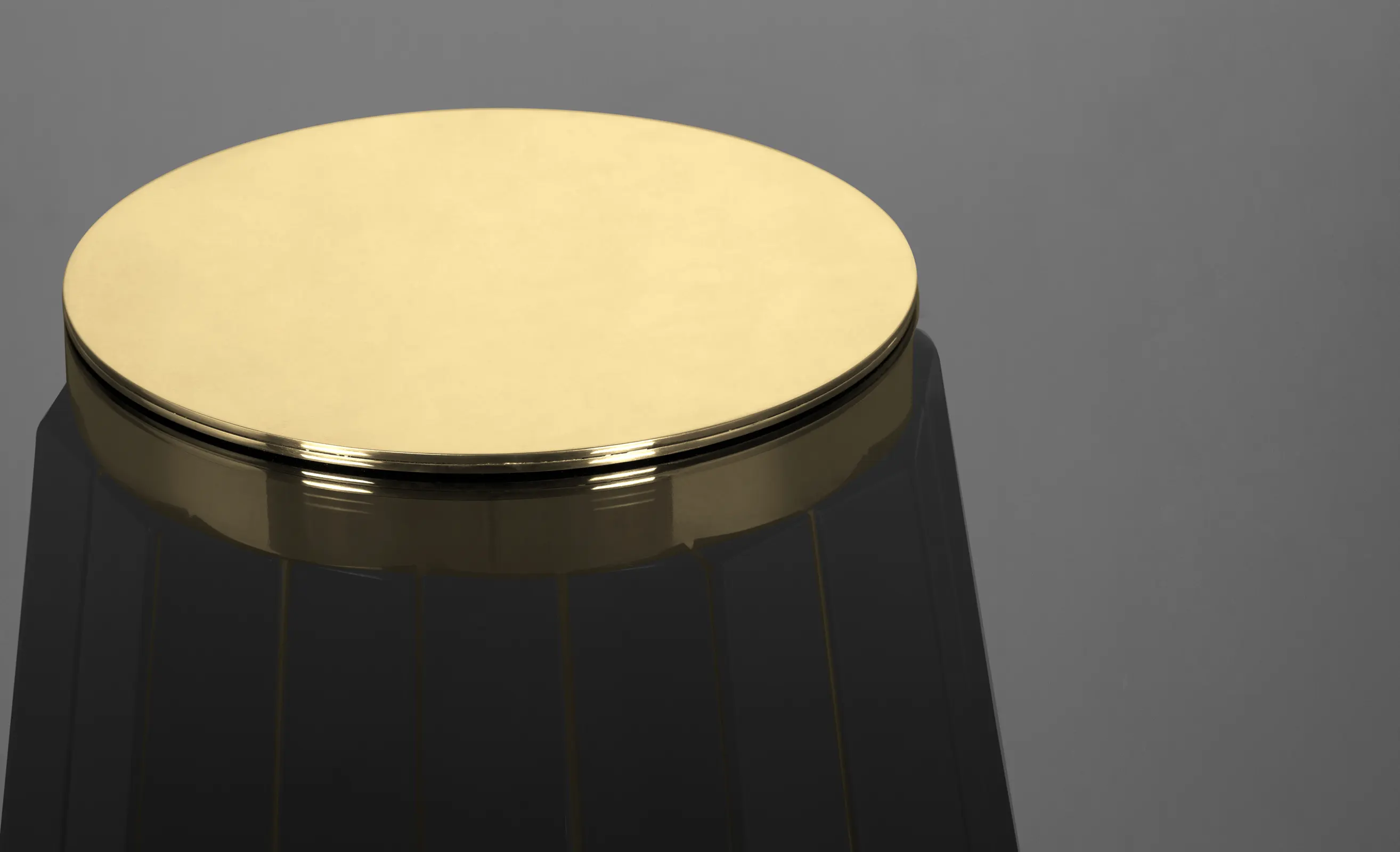 Обеденный стол Radiance