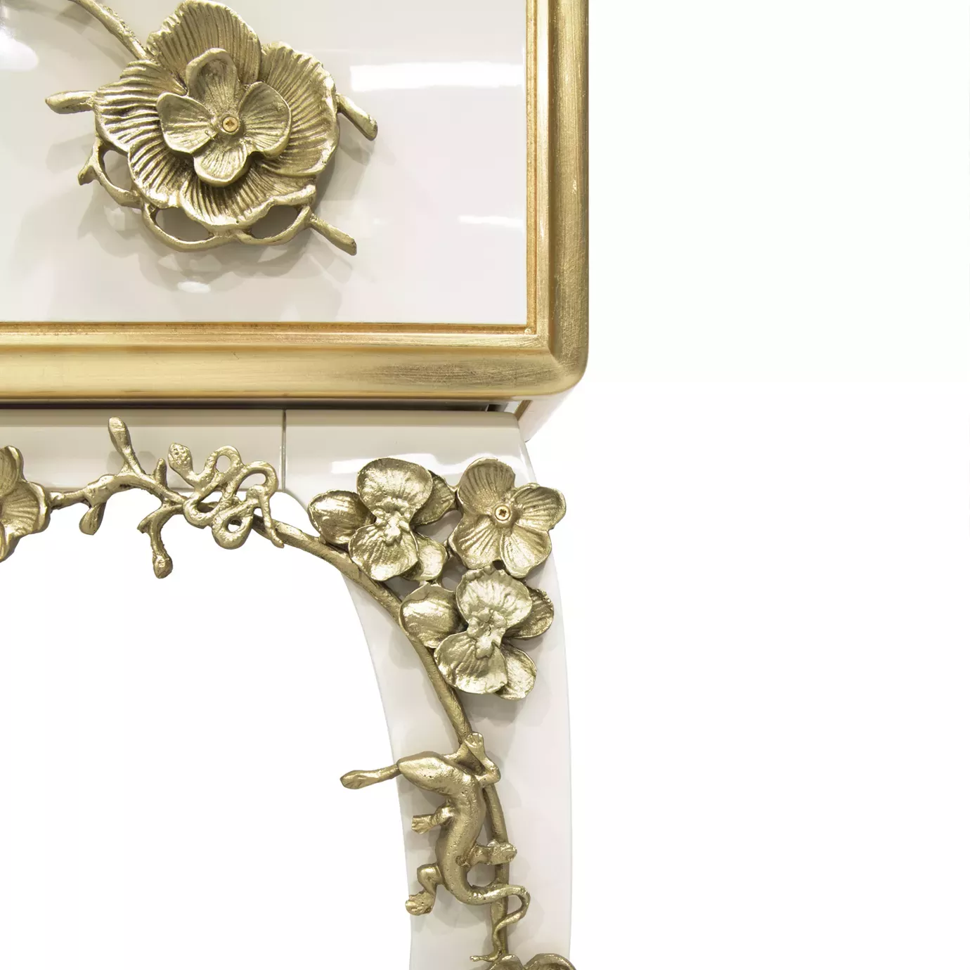 Барный шкаф с лаковой отделкой Mirage