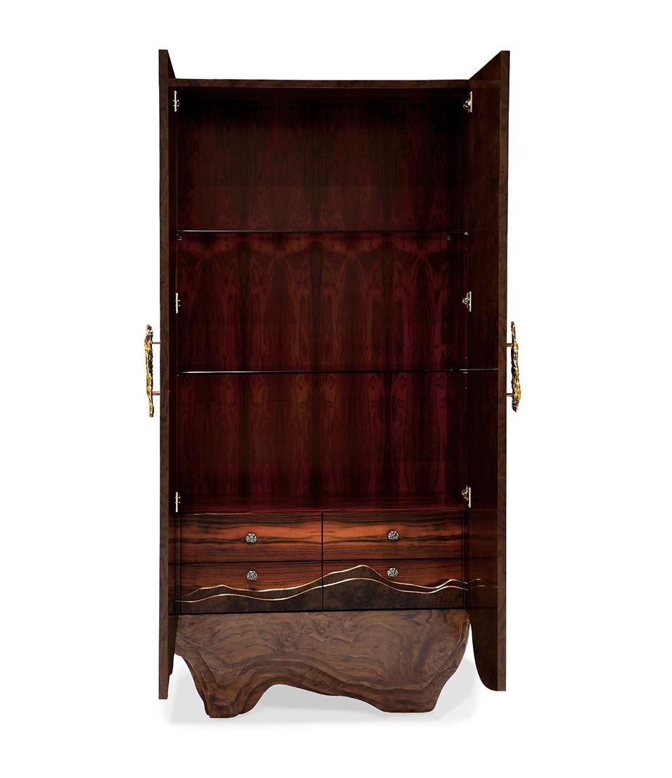 Шкаф из дерева