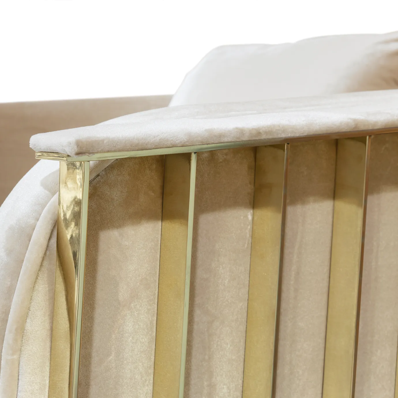 Кресло полированное латунью Solene