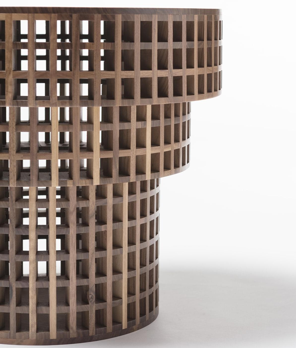 Деревянный журнальный столик