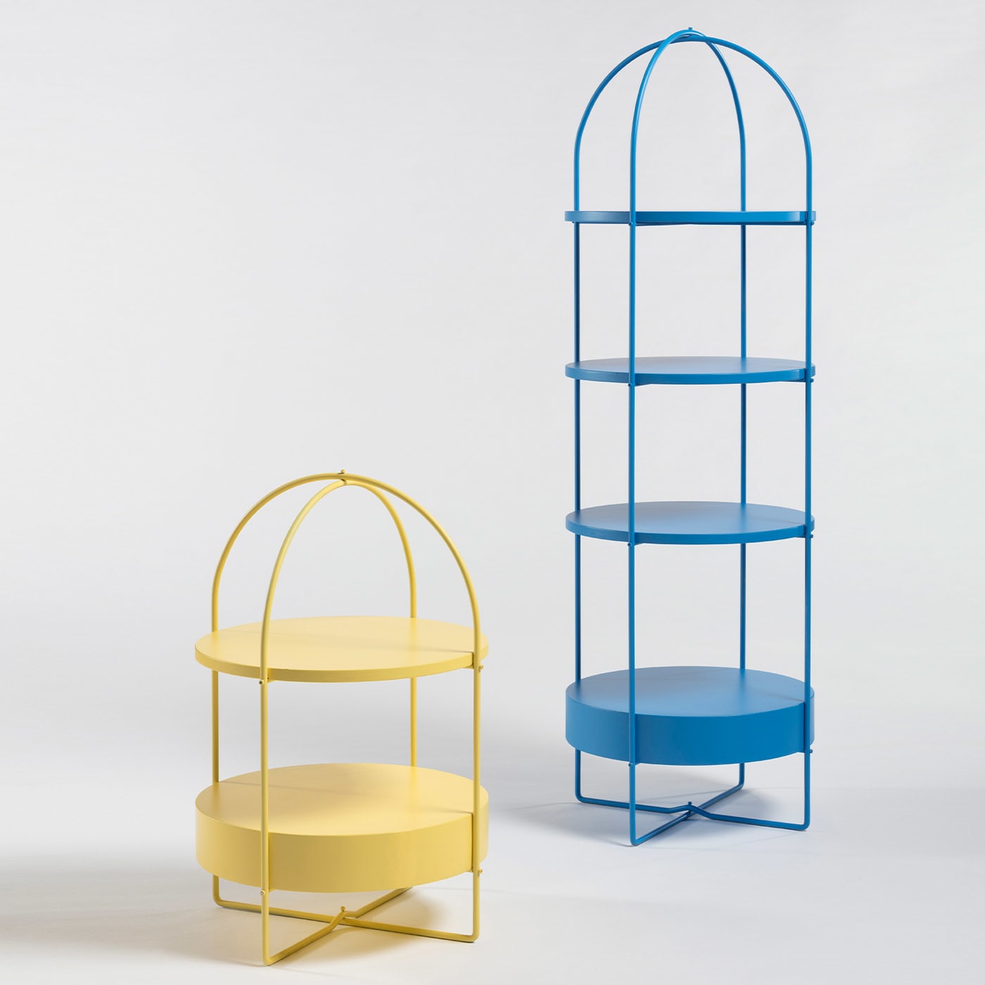 Синий лакированный книжный шкаф