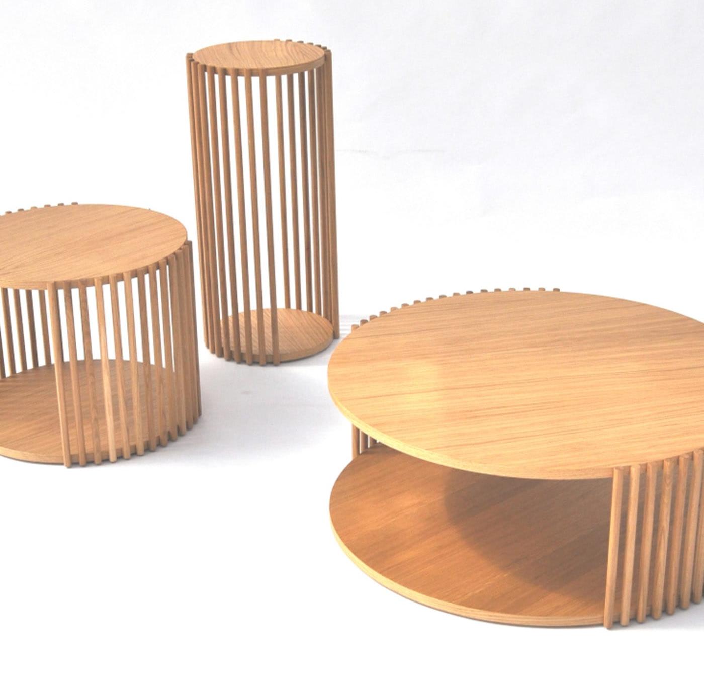 Низкий журнальный столик из дуба