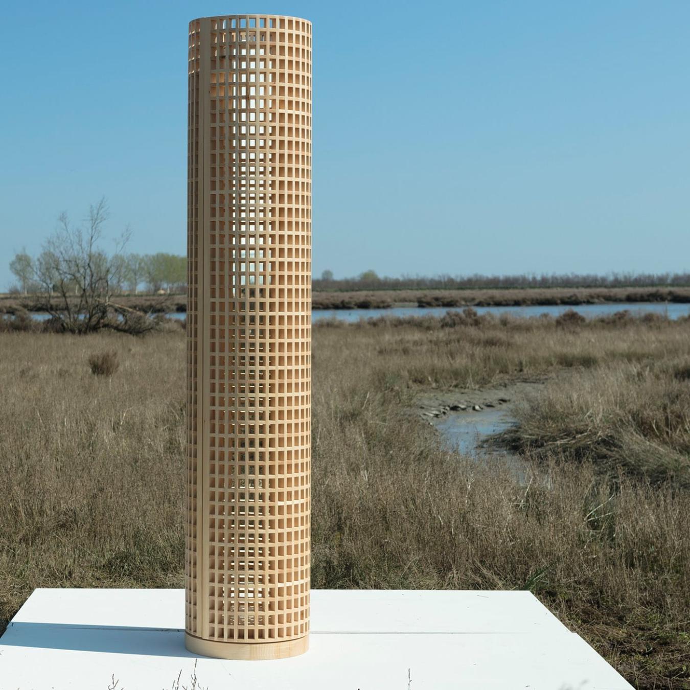 Авторское напольное зеркало из дерева