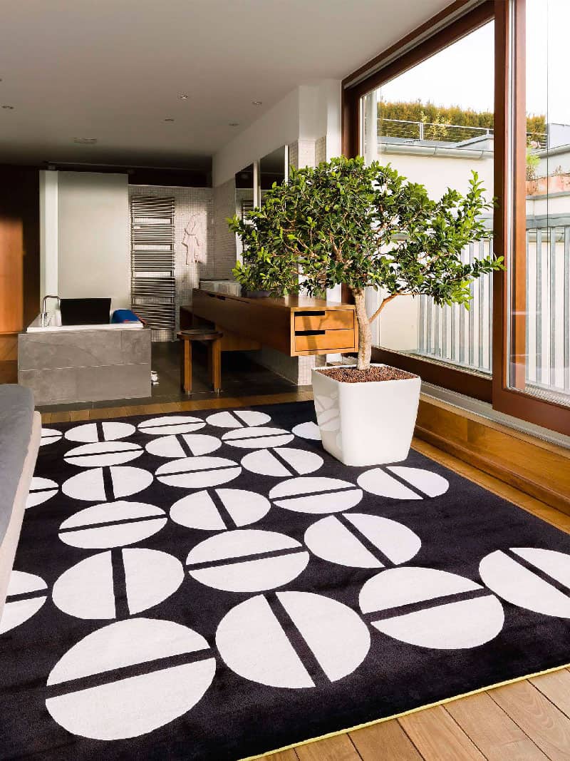 Ковер чёрно-белый ручной работы