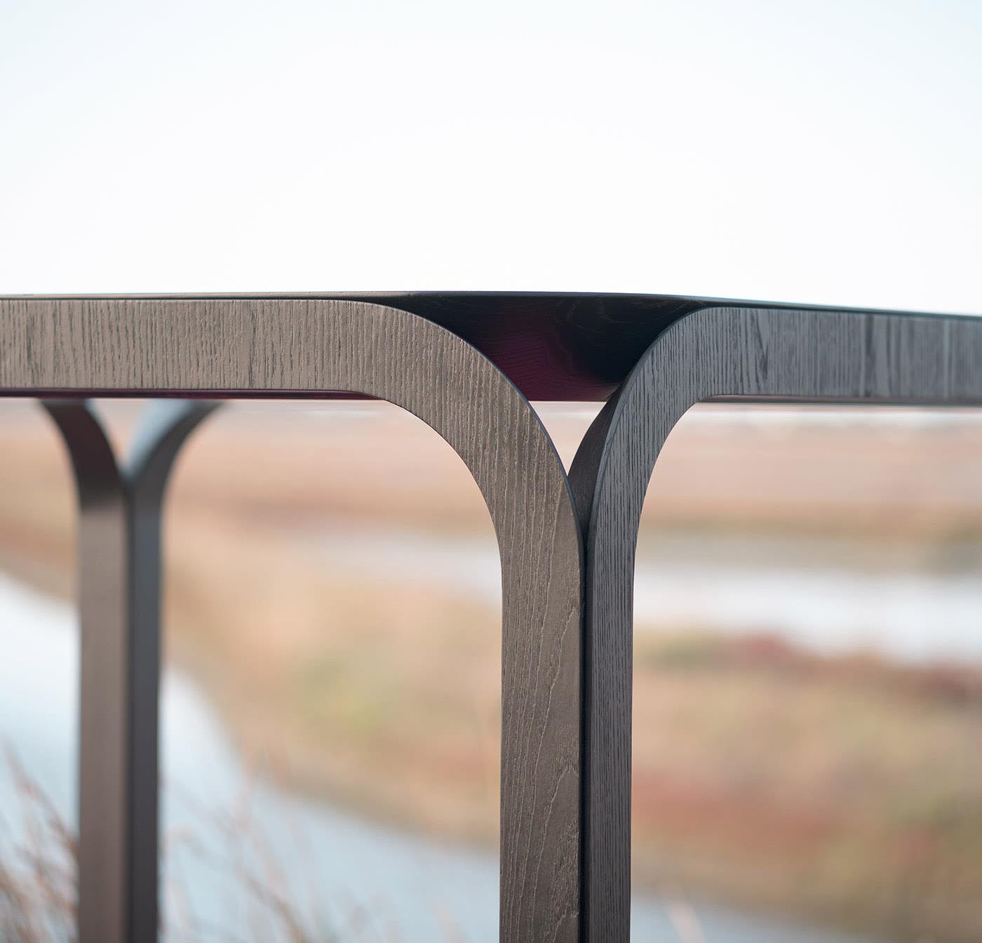 Обеденный стол из итальянского ясеня