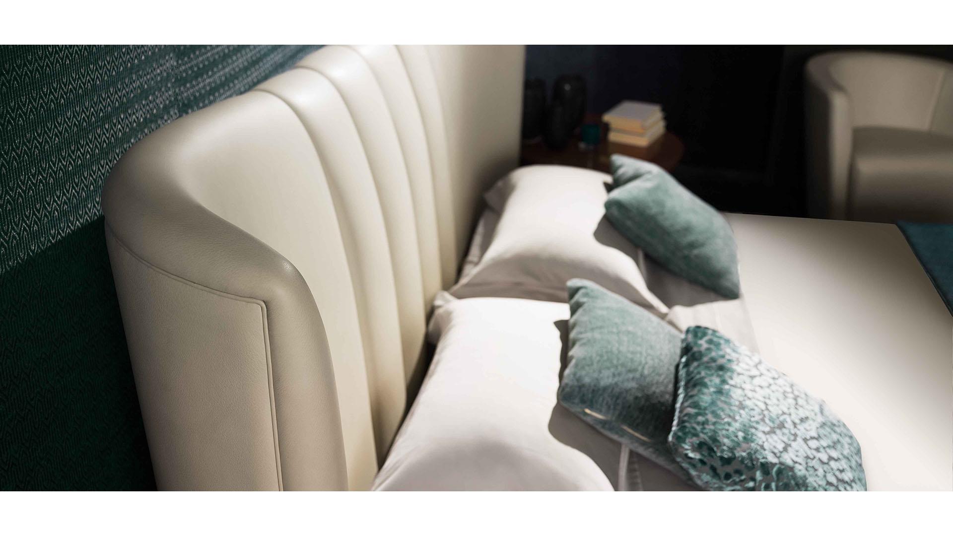 Кожаная кровать Fashion Affair