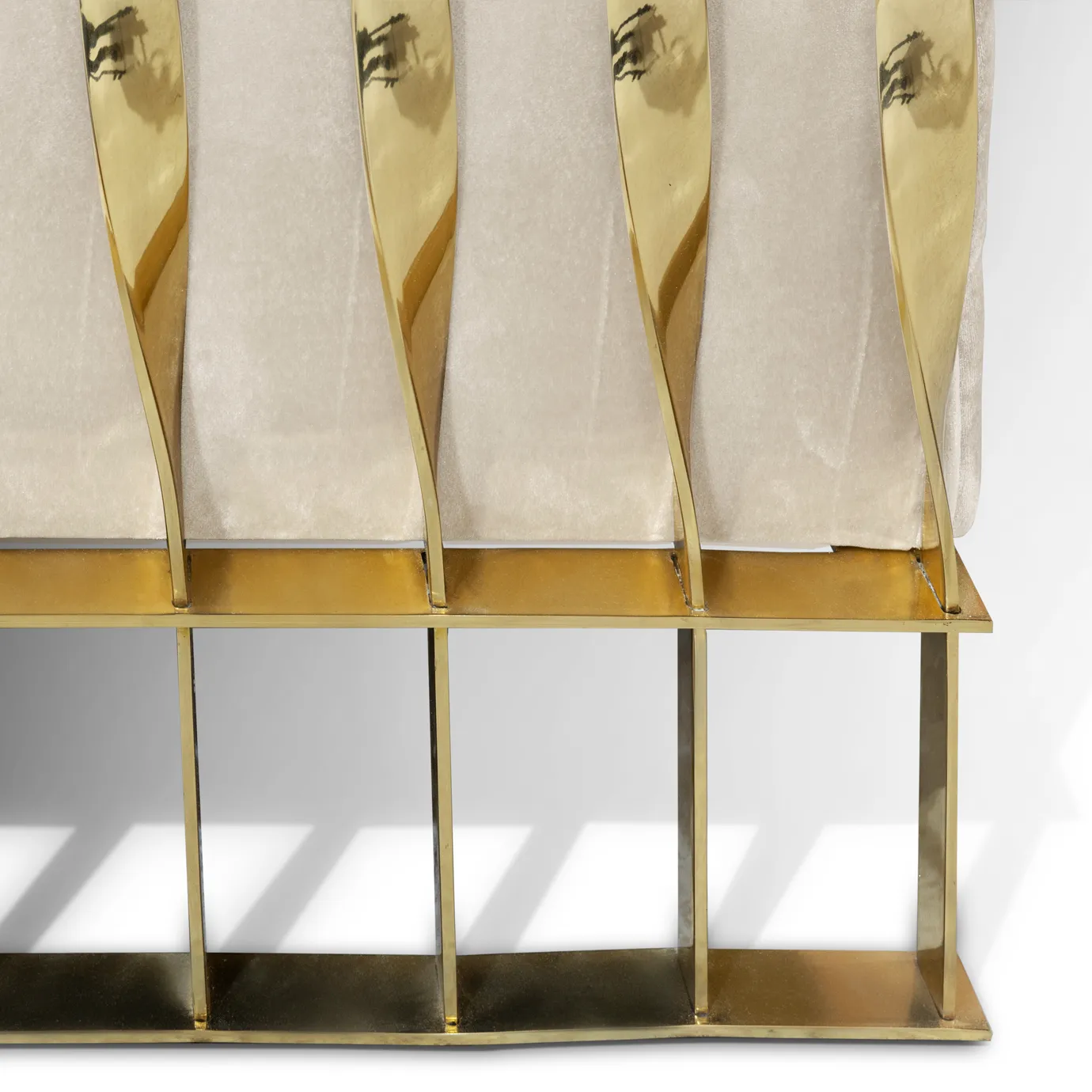 Кресло полированное латунью Solene