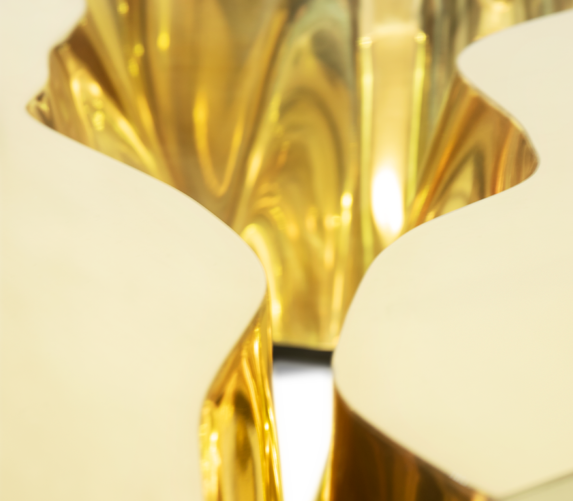 Журнальный стол Fissure Gold Leaf