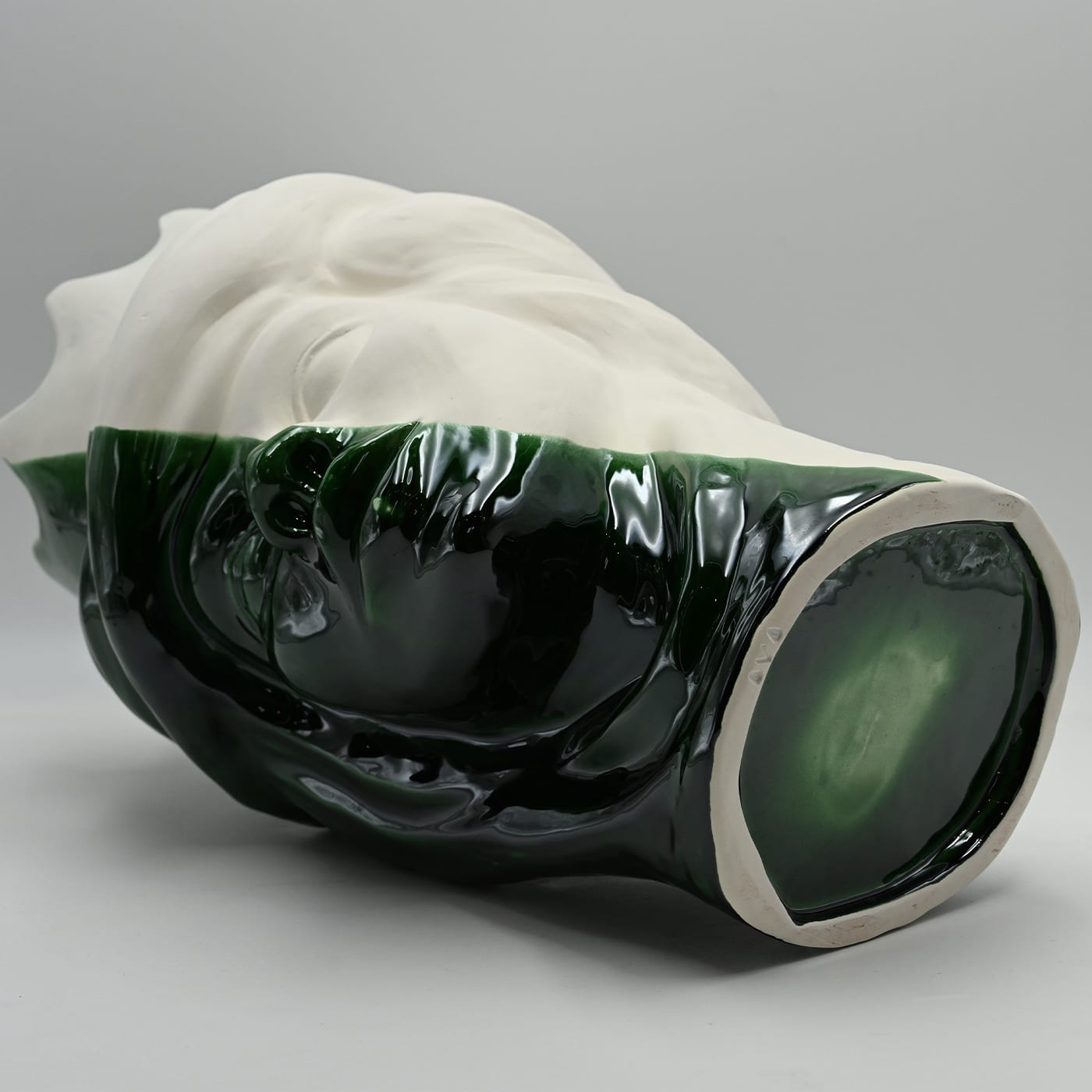 Скульптура зеленая с белым Moor's Head