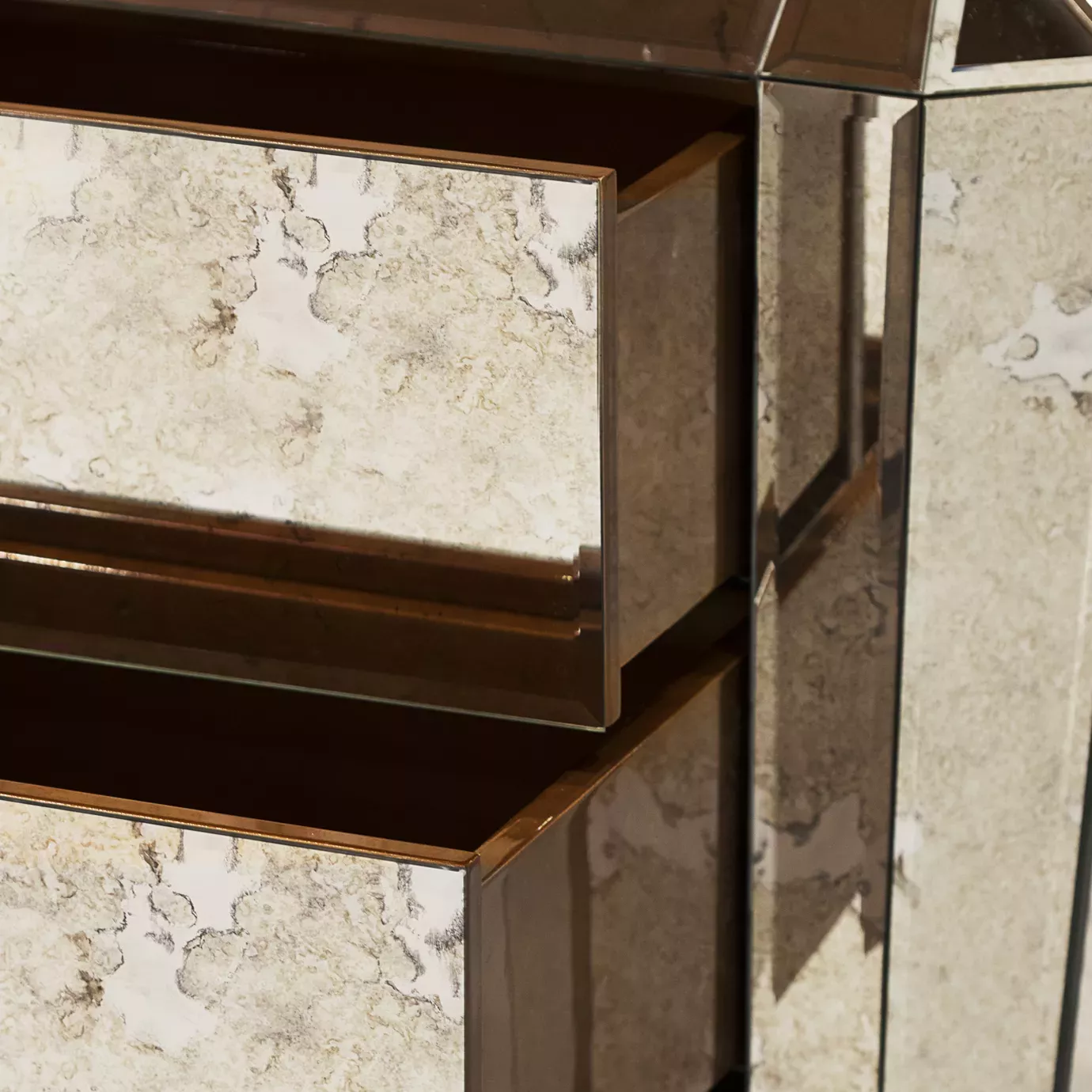 Тумба прикроватная с 3 ящиками Tamaris