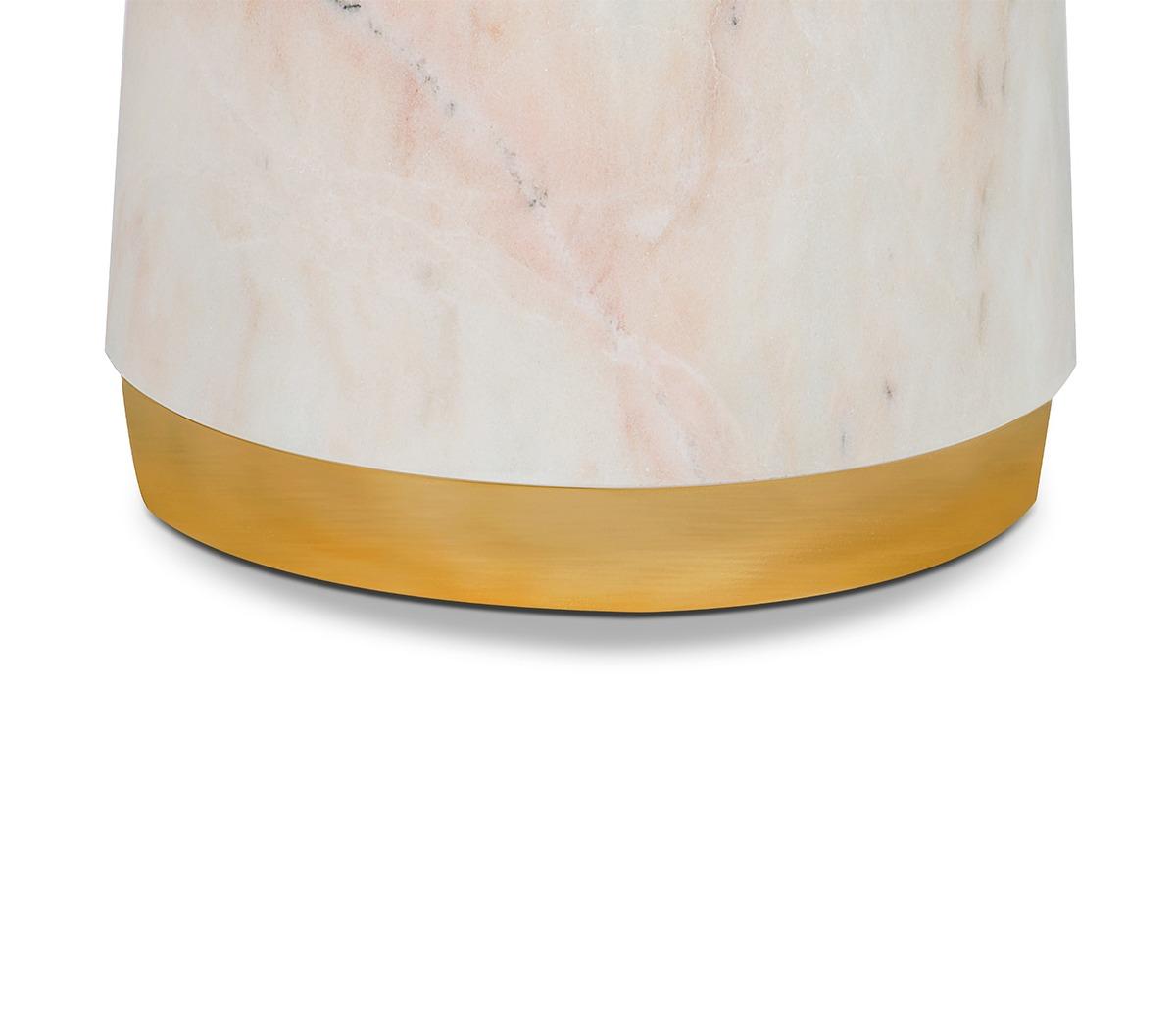 Стол на пьедестале из мрамора