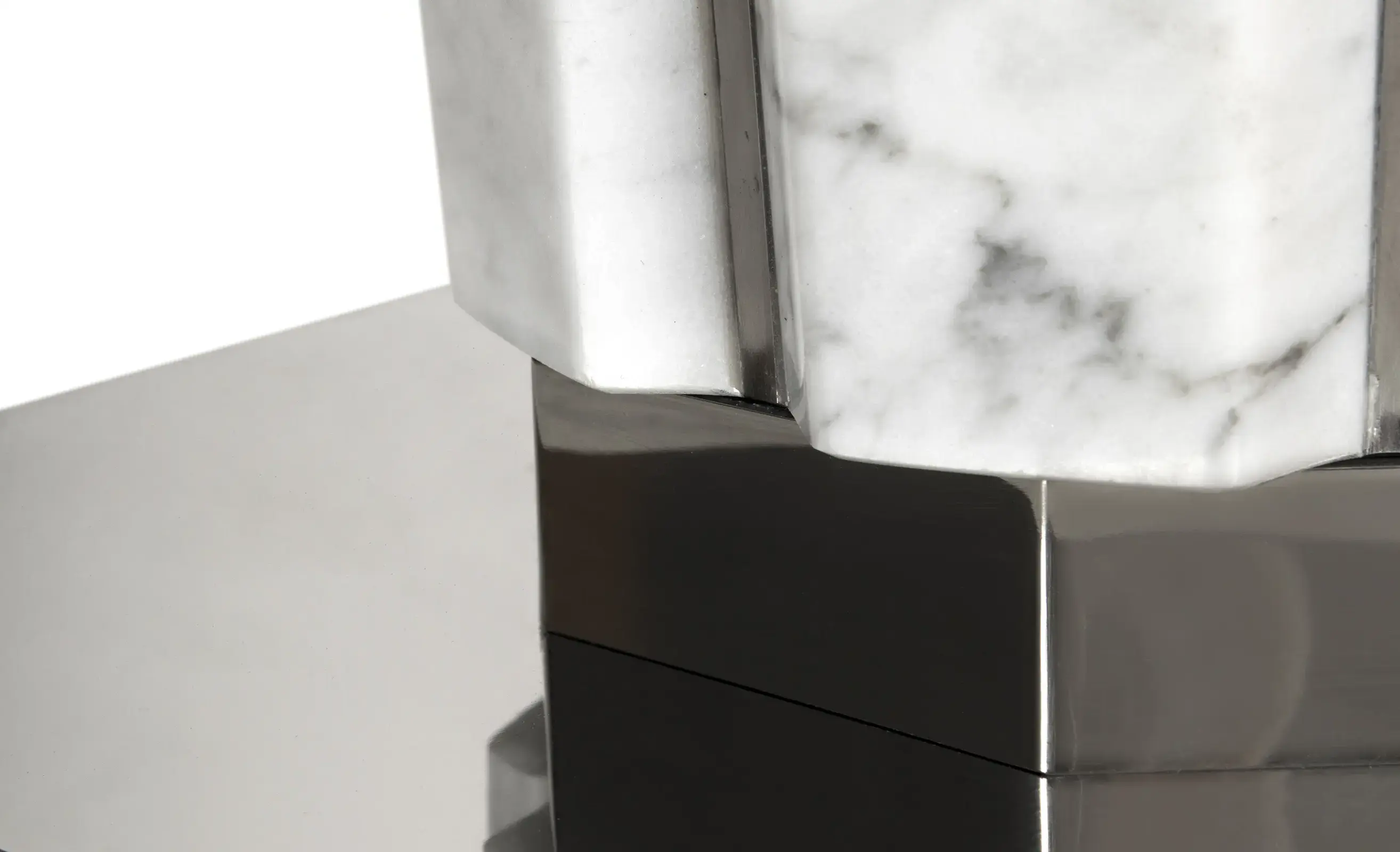 Прикроватный столик Enigma