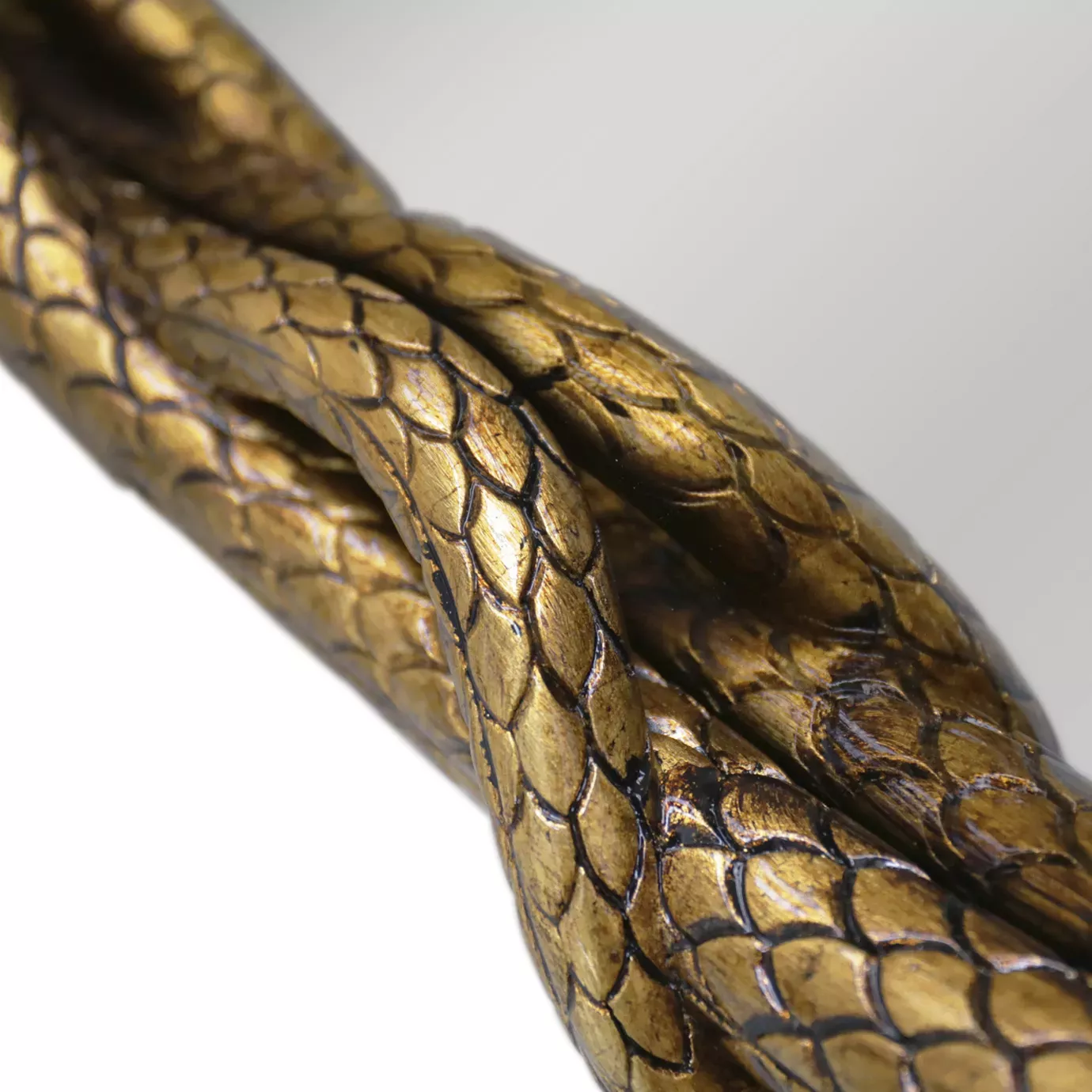 Зеркало Serpentine в форме яблока