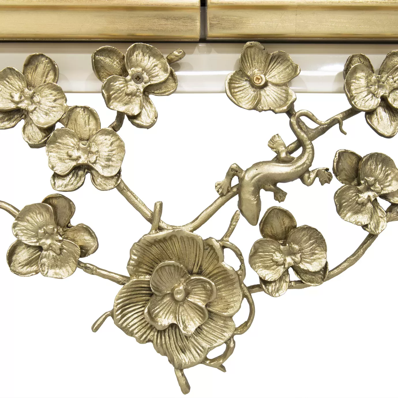 Барный шкаф с лаковой отделкой Mirage