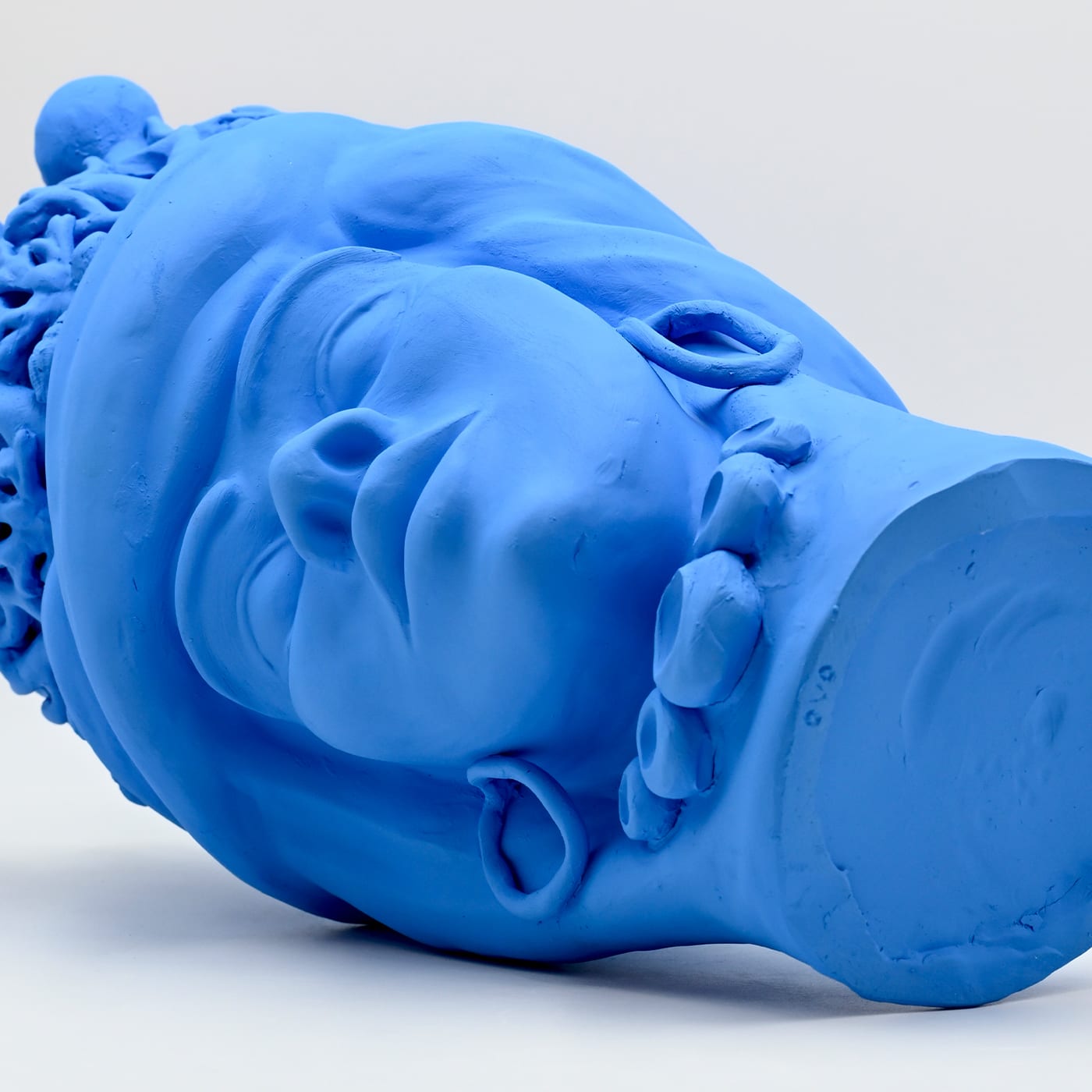 Скульптура голубая ручной работы Moor's Head