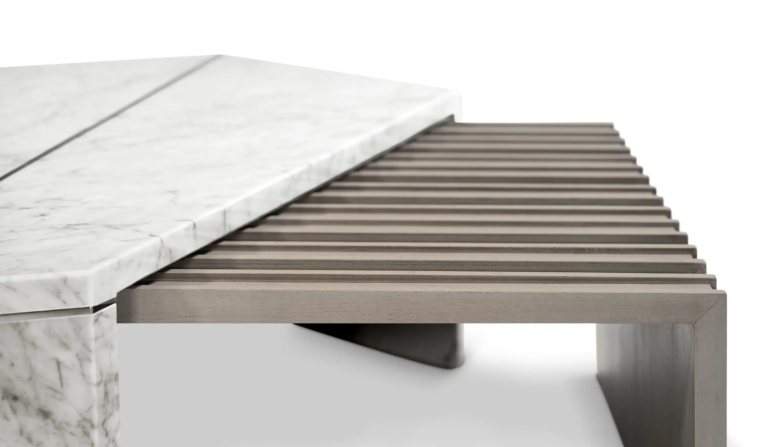 Центральный столик из дерева Monarch