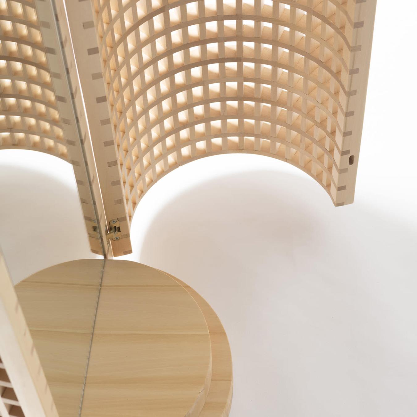 Авторское напольное зеркало из дерева