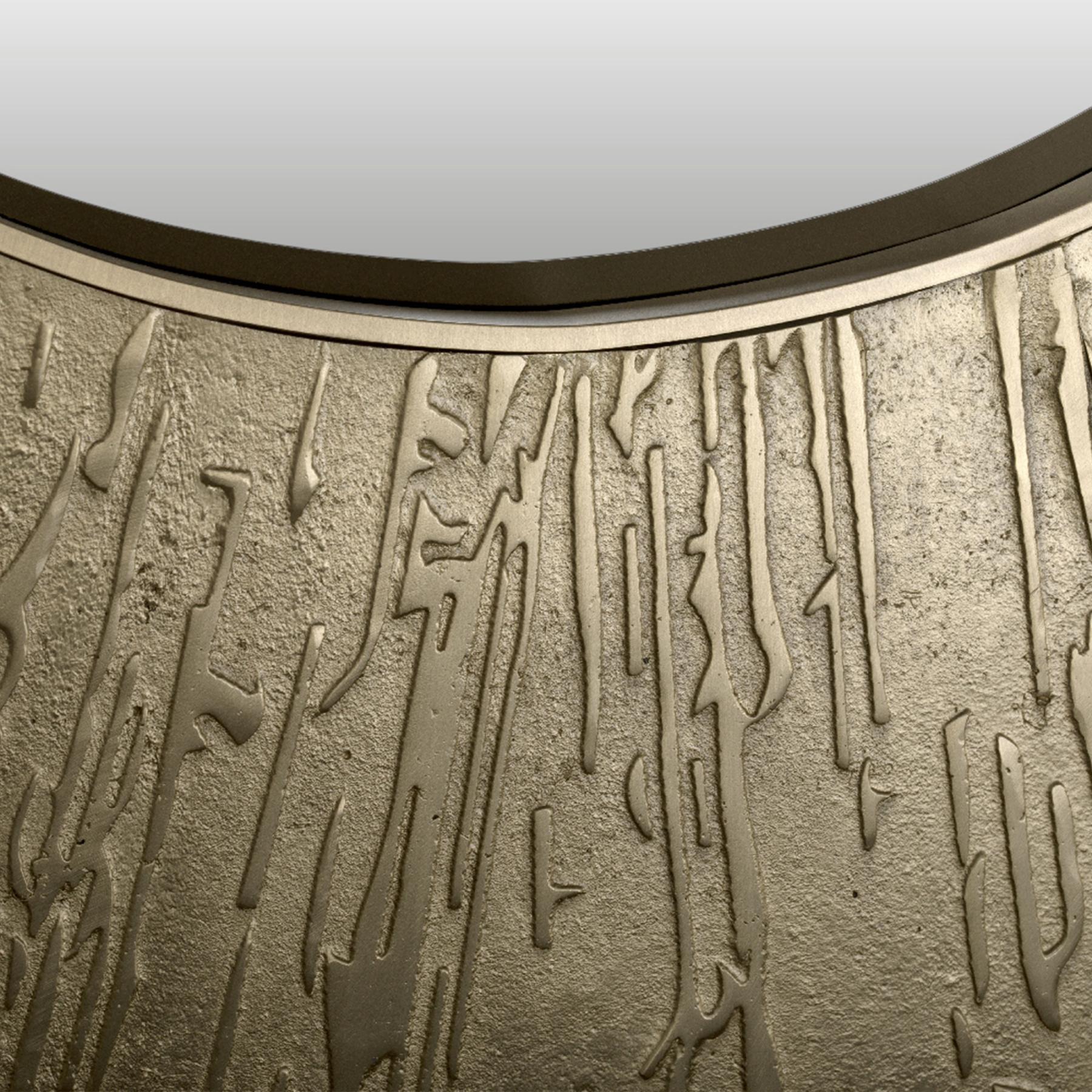 Круглое акцентное зеркало из латуни