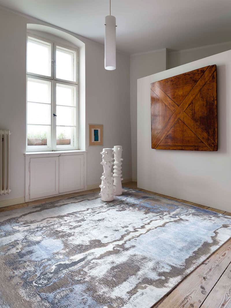 Роскошный ковер ручной работы серебристо-серого цвета с абстрактным узором