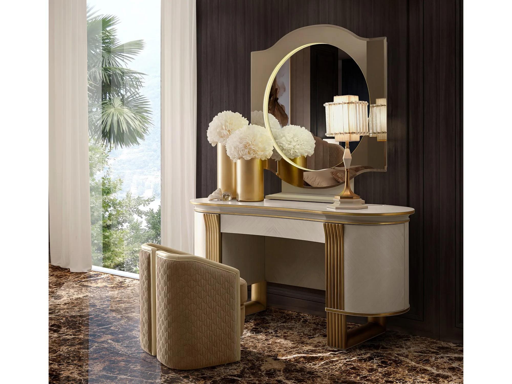 Пуф из кожи и ткани