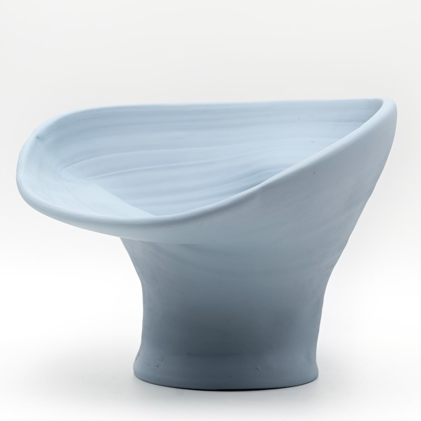 Ручная ваза цвета неба