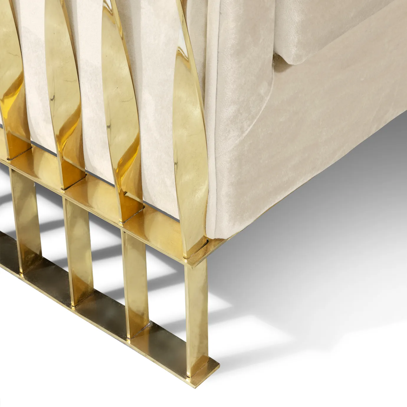 Кресло полированное латунью Solene