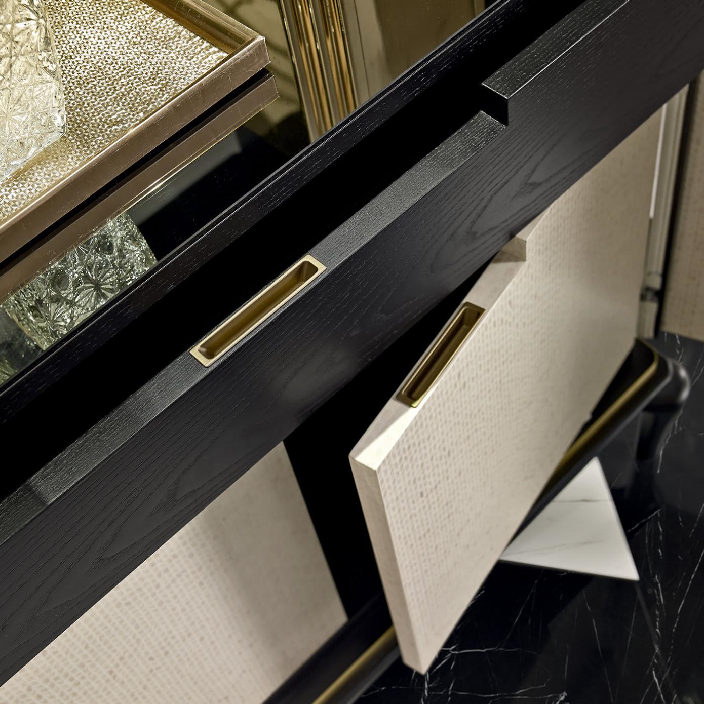 Барный шкаф Dilan, сделанный в Италии