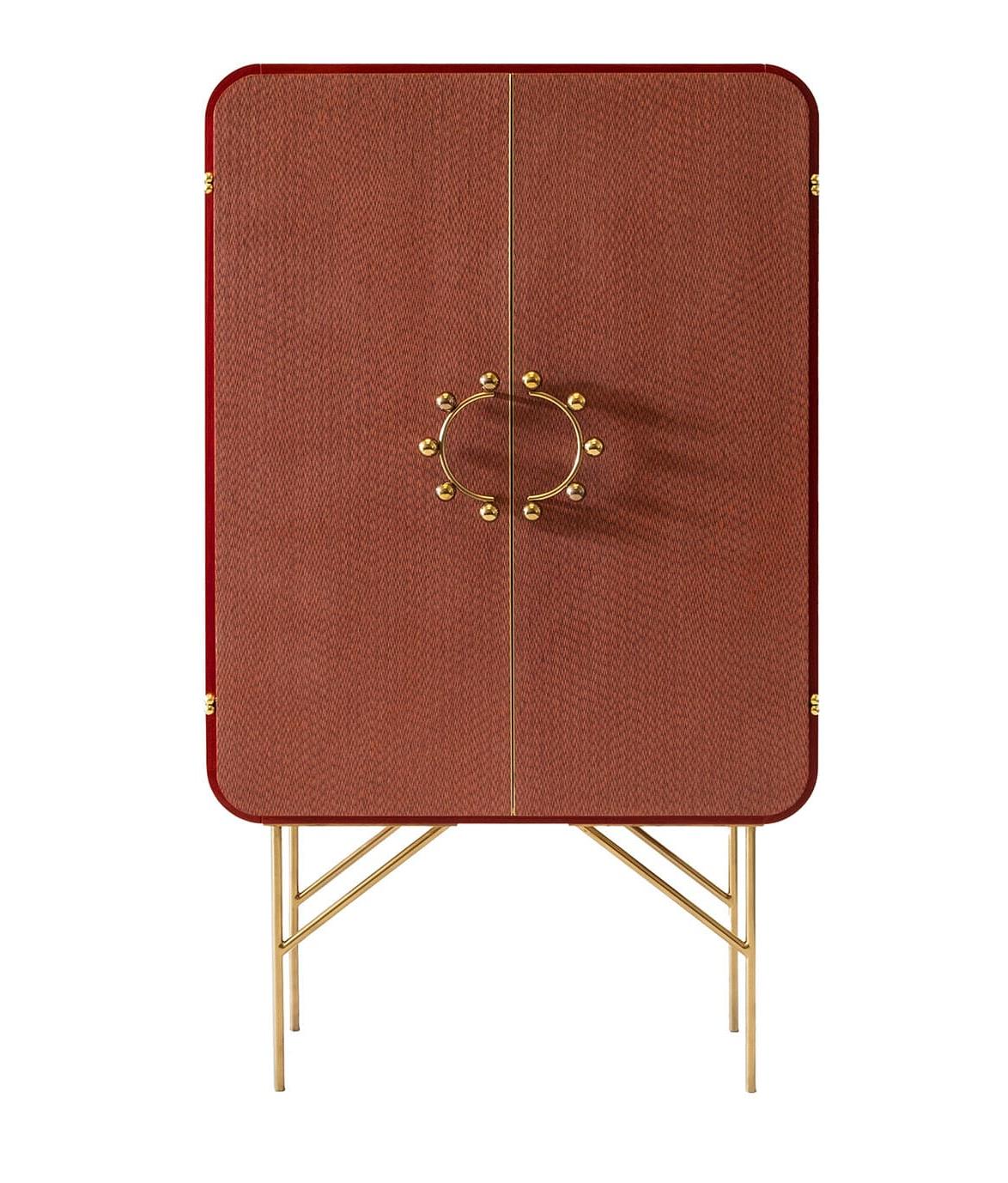 Высокий шкаф из массива дерева