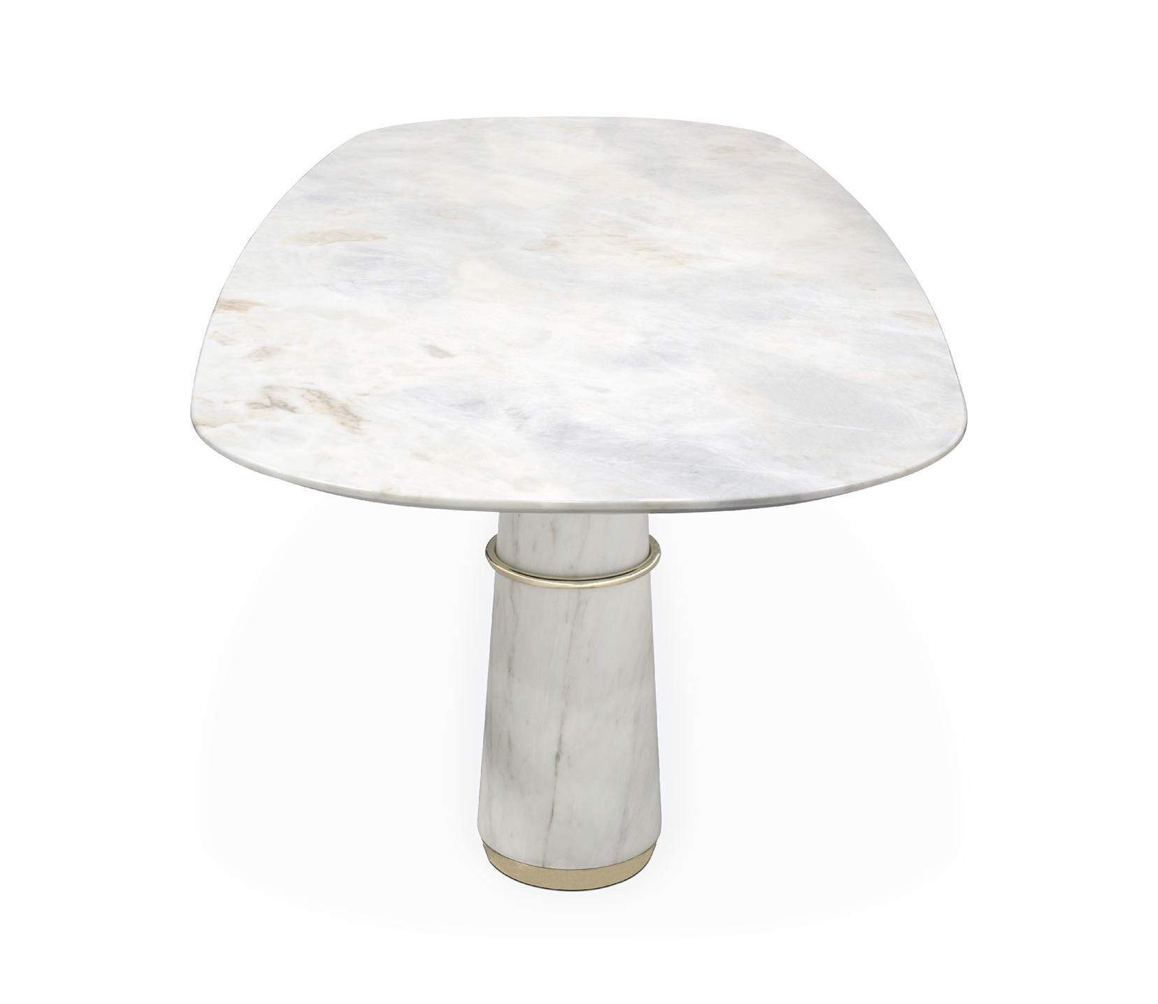 Обеденный стол из мрамора