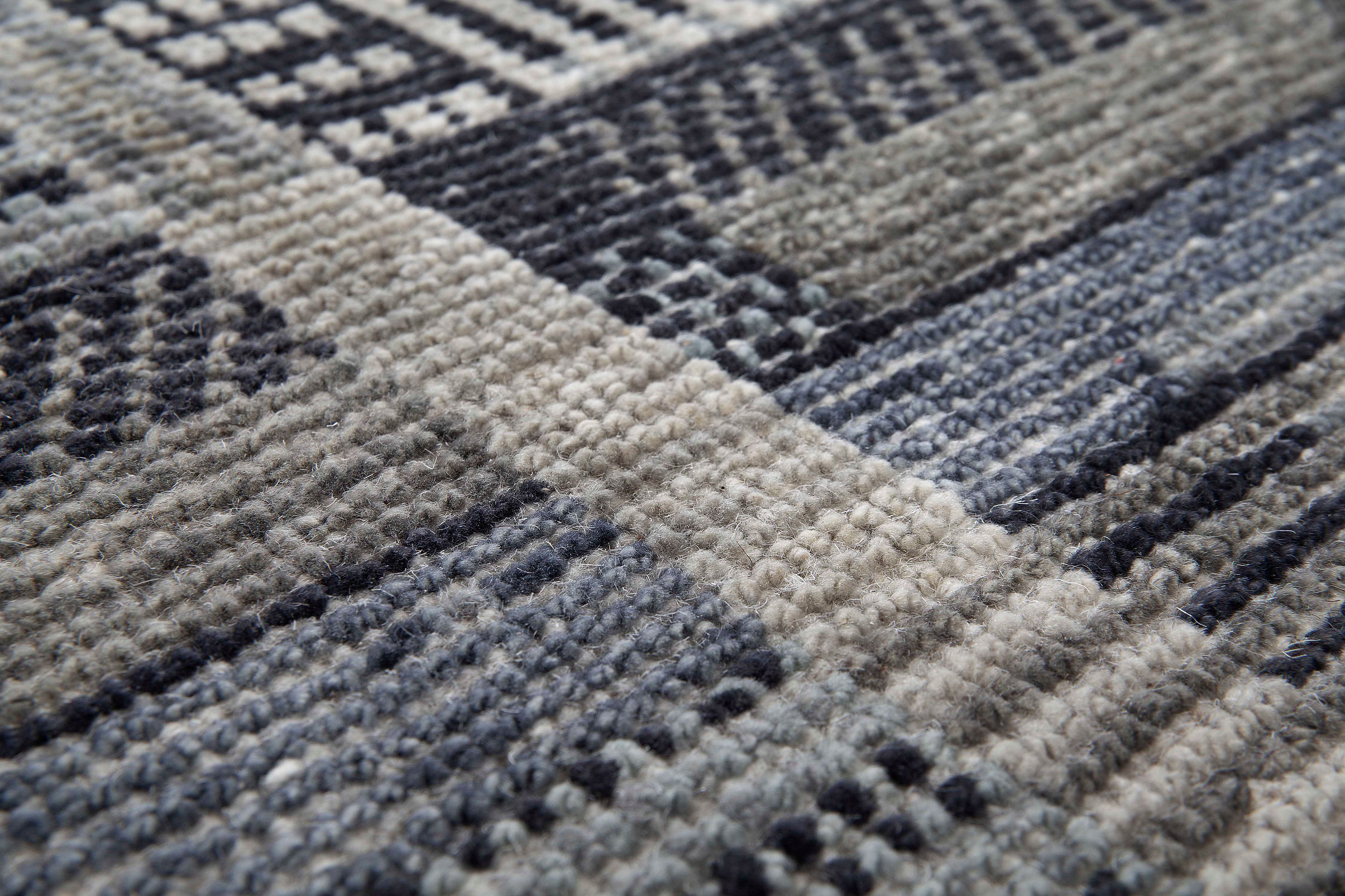 Серый клетчатый турецкий ковер