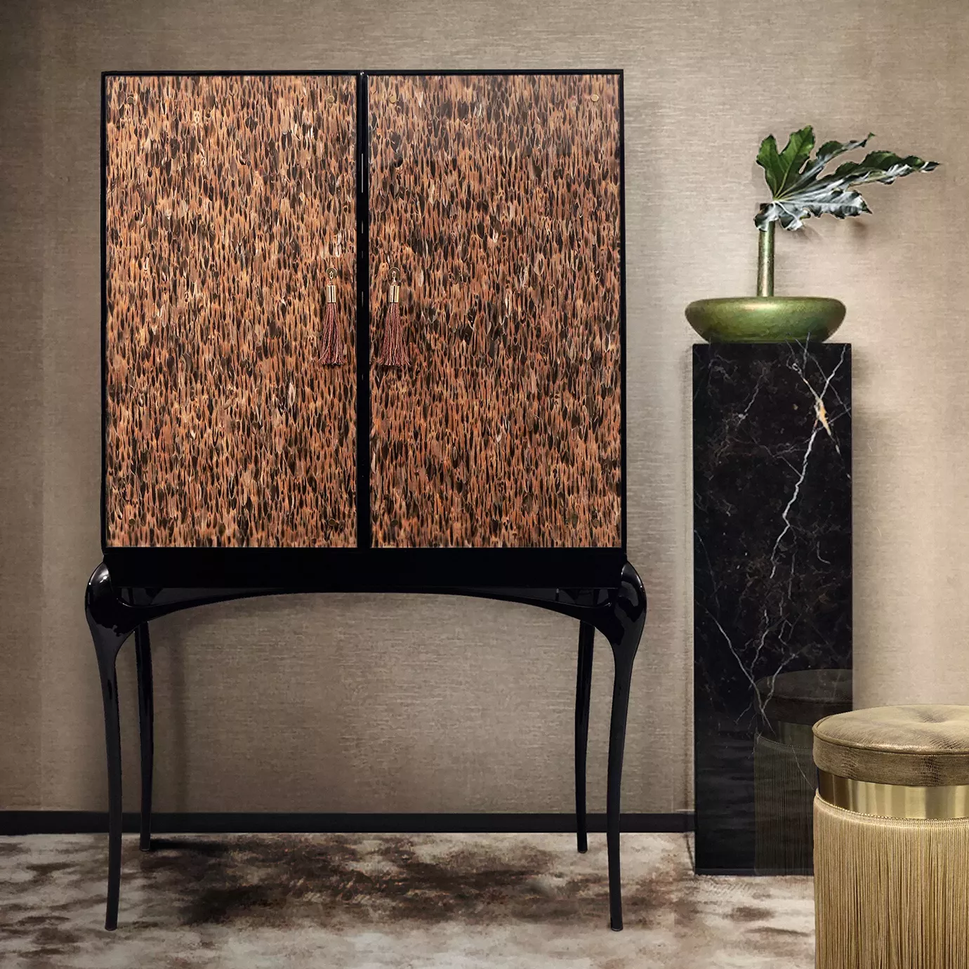 Барный шкаф с золотым пером Allure