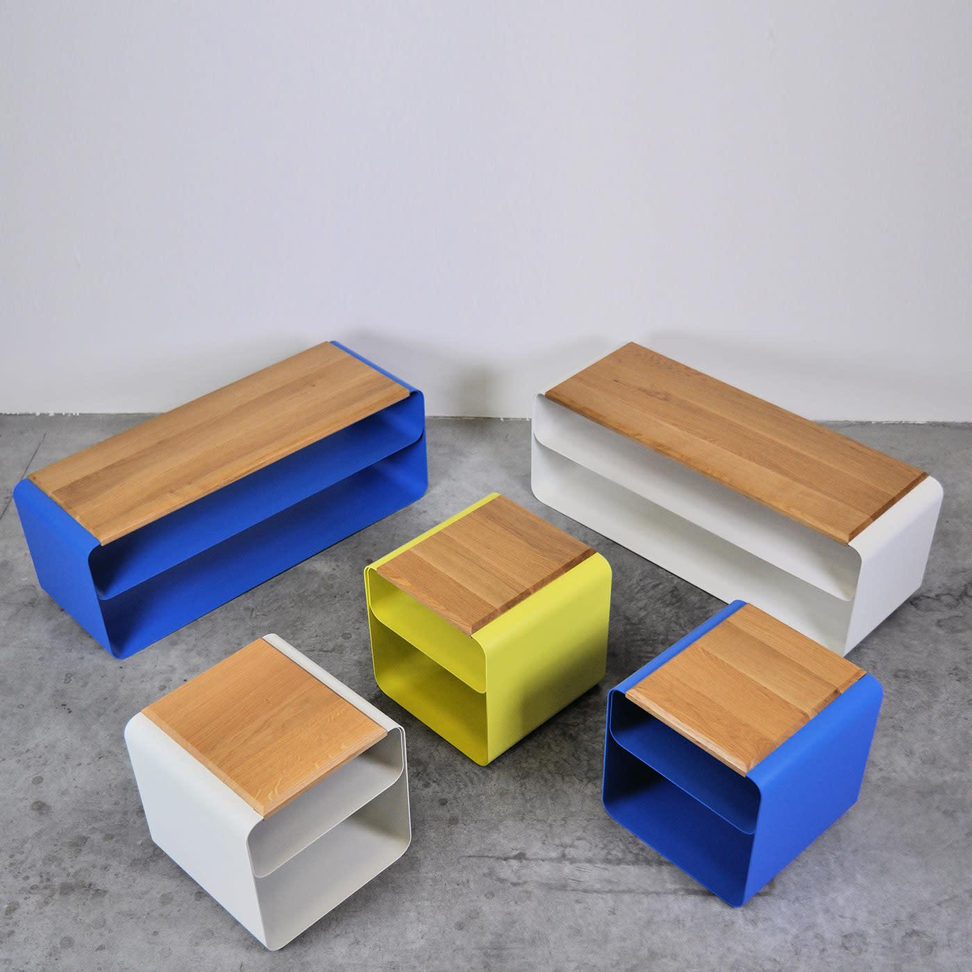 Минималистичный табурет из дерева и металла - 1