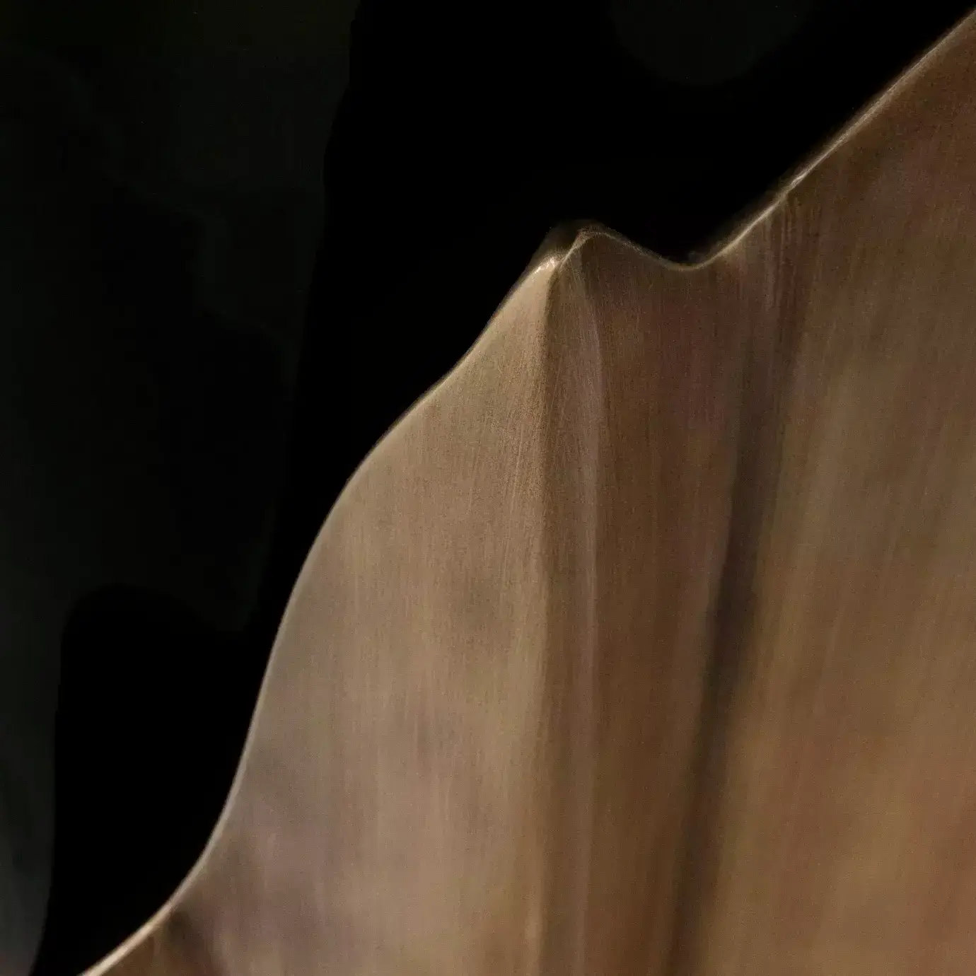 Приставной стол с патиной Solstice