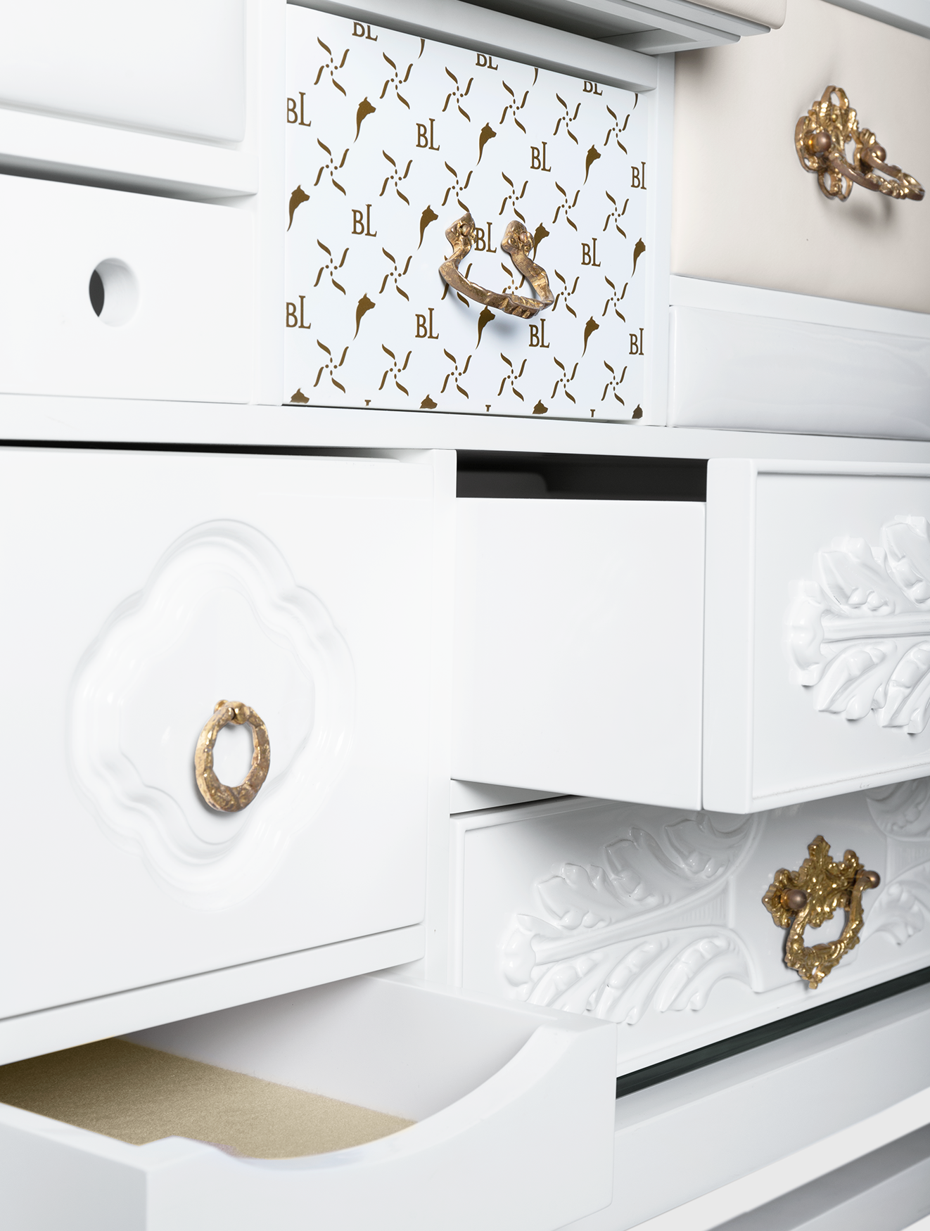 Буфет Miro White