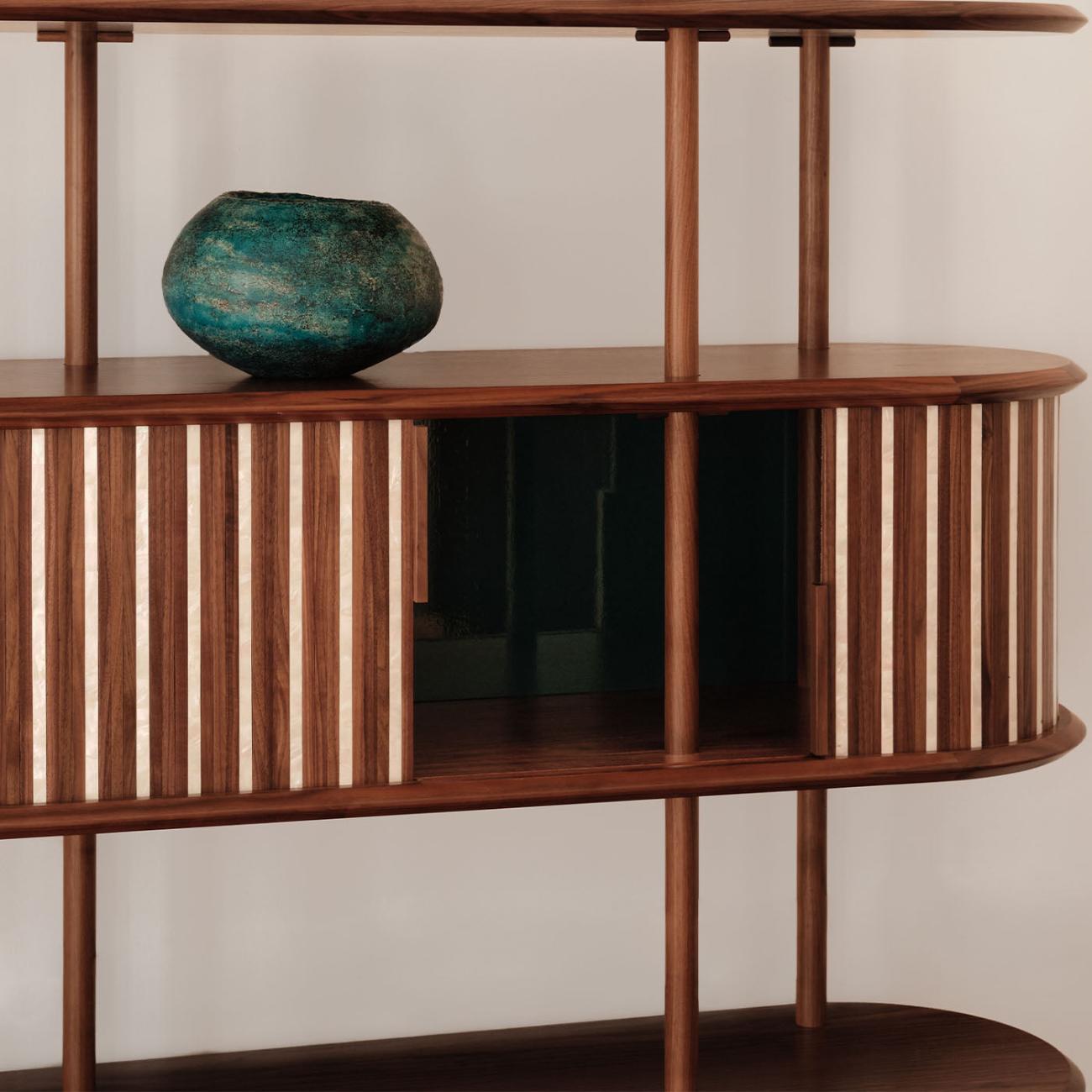 Модульный книжный шкаф из массива дерева