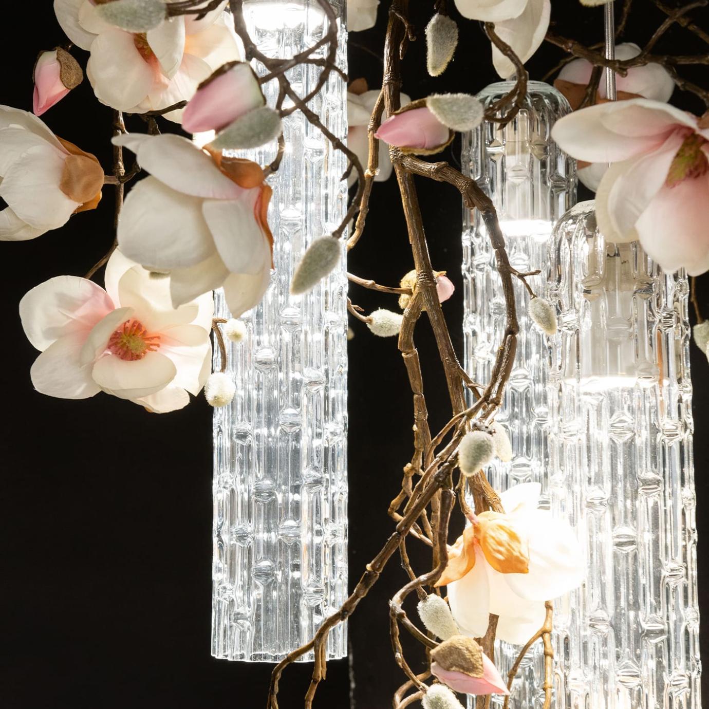 Маленькая белая люстра Magnolia