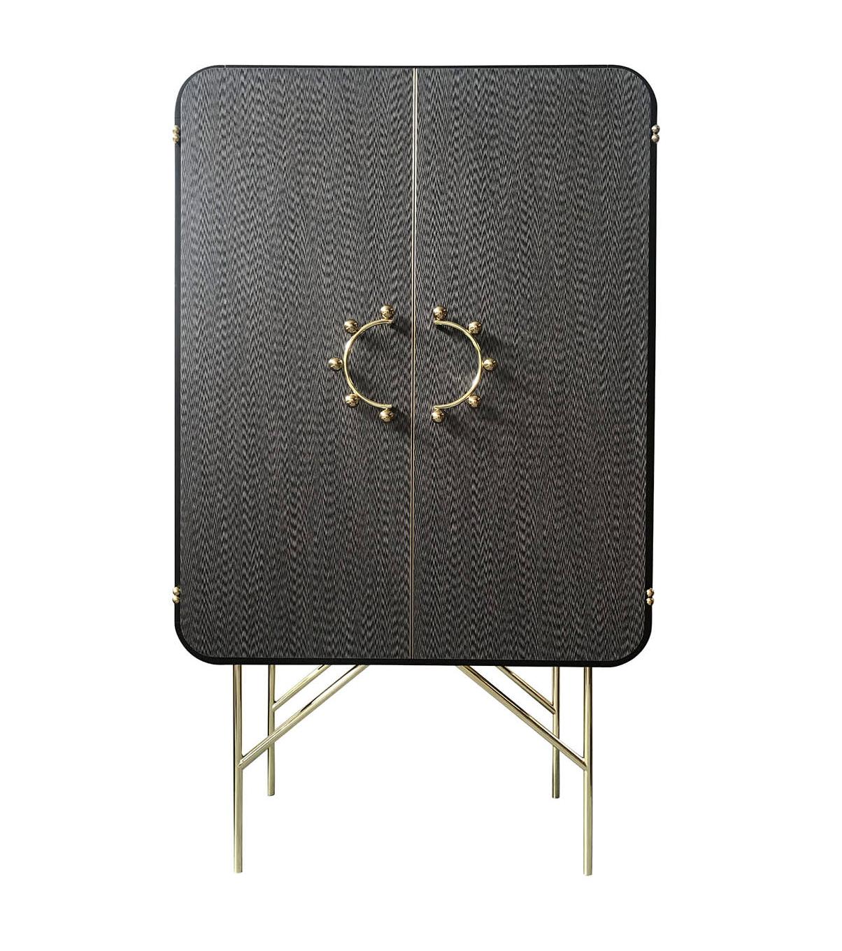 Современный деревянный шкаф