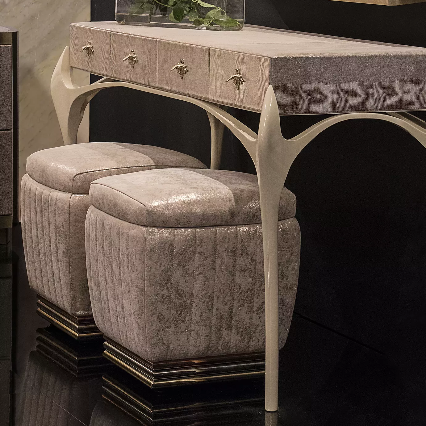 Табурет Liora