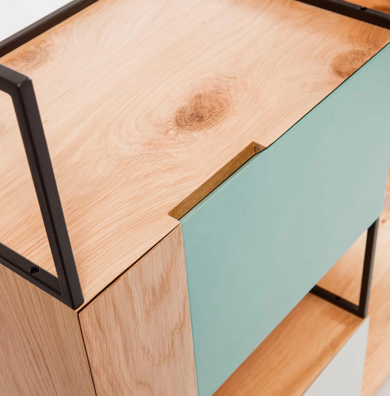 Открытый книжный шкаф из натурального дерева