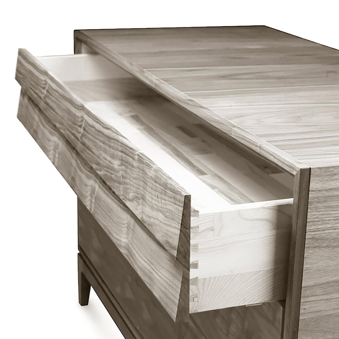 Комод серый Liliale