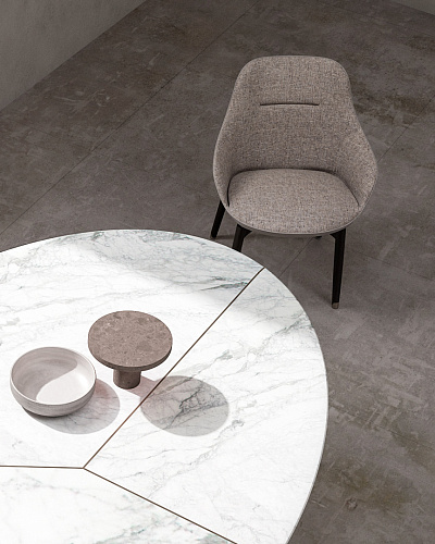 Обитое кресло Royal с подлокотниками