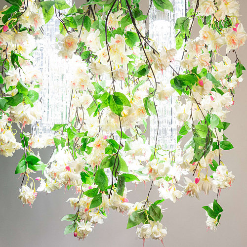 White Cascade үлкен люстрасы