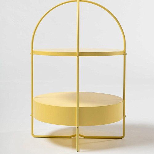 Яркий желтый приставной столик