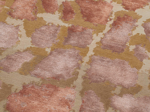 Дизайнерский ковер с абстрактным узором